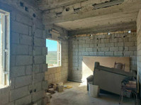 Half-finished house just 720 meters from the sea . - Huse