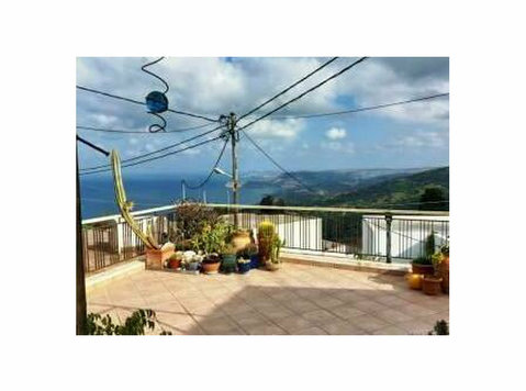 House with courtyard enjoying mountain and sea views - வீடுகள் 