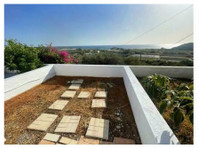 Lovely two storey house 500meters from the sea in Lagada. - Hus