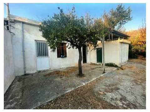 Pano Chorio- Ierapetra: House in need of renovation 4km from - Maisons