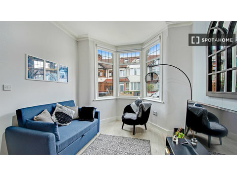 Casa con 4 camere da letto in affitto a Tottenham, Londra - Appartamenti