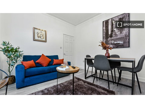 Casa con 4 camere da letto in affitto a Tottenham, Londra - Appartamenti