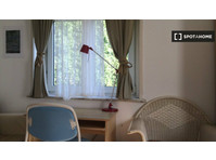 Se alquila habitación en piso de 4 dormitorios en Róterdam - Под Кирија