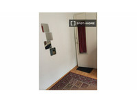 Se alquila habitación en piso de 4 dormitorios en Róterdam - For Rent