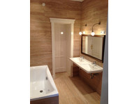 Spacious room + private bathroom CENTRAL - Collocation