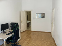 Flatio - all utilities included - Spacious room + private… - WGs/Zimmer