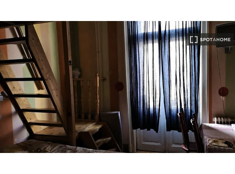 Cama en alquiler en habitación de 4 camas en Budapest - Alquiler