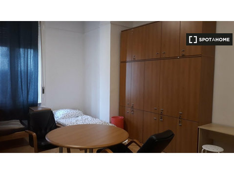 Cama en habitación compartida 4 personas Budapest! - Alquiler