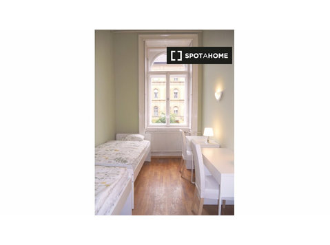 Bett im Zweibettzimmer in einer Wohngemeinschaft in Budapest - Zu Vermieten