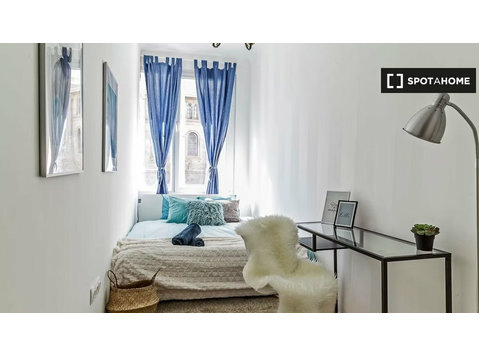 Zimmer zu vermieten in 3-Zimmer-Wohnung, Terézváros,… - Zu Vermieten