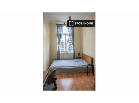 Budapeşte'de 3 yatak odalı dairede kiralık oda - Kiralık