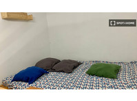 Room for rent in 3-bedroom apartment in Budapest - Kiadó