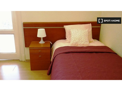 Room for rent in 4-bedroom apartment in Budapest - Za iznajmljivanje