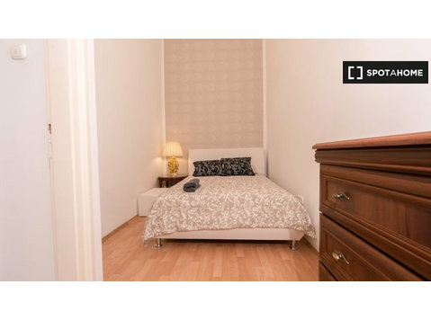 Aluga-se quarto em apartamento de 4 quartos em Budapeste - Aluguel