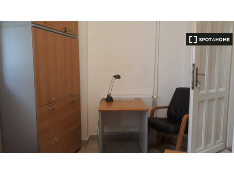 Budapeşte'de 5 yatak odalı dairede kiralık oda - Kiralık