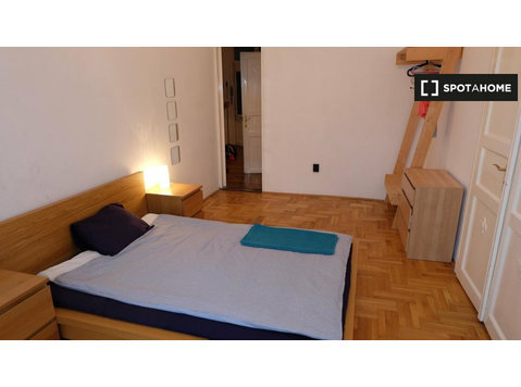 Room for rent in 5-bedroom apartment in Budapest - De inchiriat