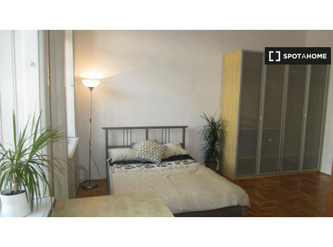 Room for rent in 5-bedroom apartment in Budapest - 空室あり