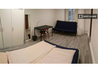 Room for rent in 9-bedroom apartment in Budapest - 임대