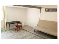 Room for rent in 9-bedroom apartment in Budapest - Til leje