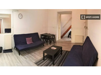 Room for rent in 9-bedroom apartment in Budapest - Til leje