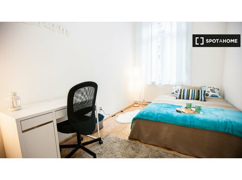 Camera in appartamento con 2 camere da letto - Palace… - In Affitto