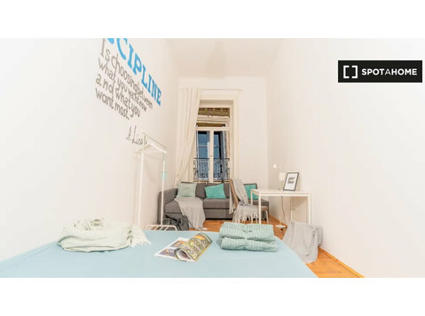 Habitación en apartamento de 5 habitaciones para alquilar… - Alquiler