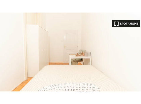 Habitación en apartamento de 5 habitaciones para alquilar… - Alquiler