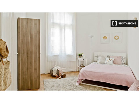 Room in shared apartment in Budapest - For Rent
