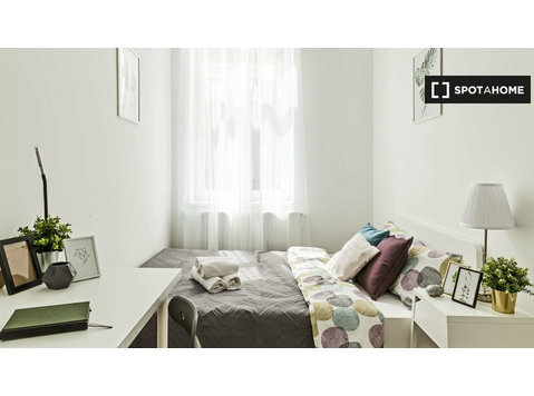 Rooms available at superb location in quiet flat! - Ενοικίαση