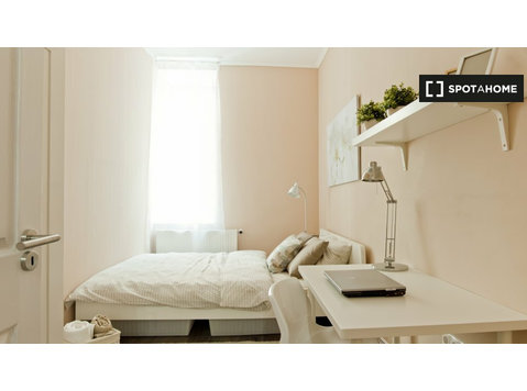 Budapeşte'de 4 yatak odalı dairede kiralık odalar - Kiralık