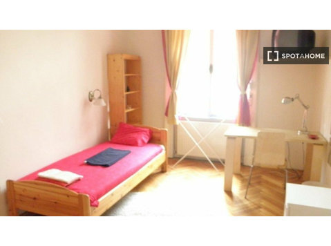 Chambre simple dans un appartement partagé à Budapest - À louer