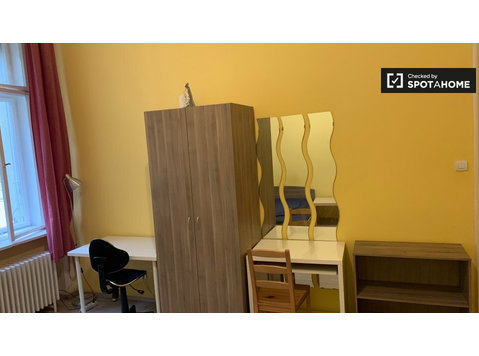 Zweibettzimmer in einer 3-Zimmer-Wohnung in Budapest - Zu Vermieten