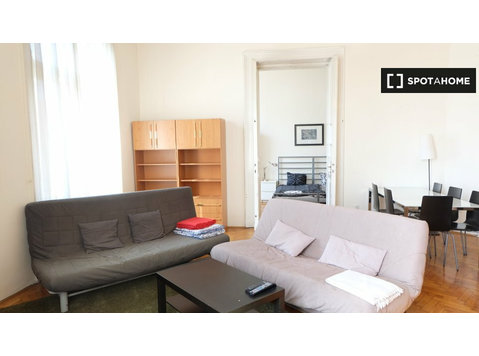 3-bedroom apartment for rent in Palace District, Budapest - Căn hộ