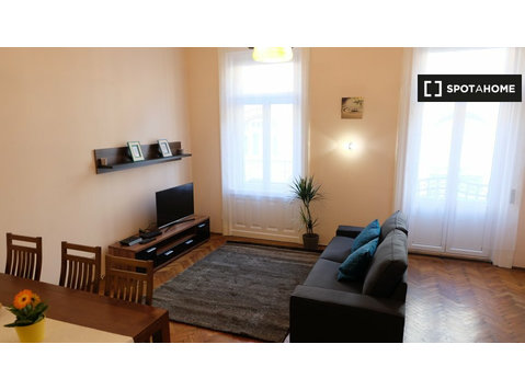 4-bedroom apartment for rent in Józsefváros, Budapest - Căn hộ