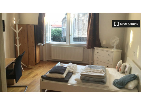 Budapeşte'de 4 yatak odalı dairenin tamamı - Apartman Daireleri