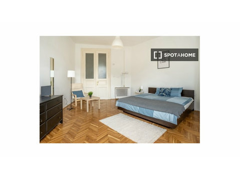 Budapeşte'de 3 yatak odalı dairede kiralık oda - Kiralık