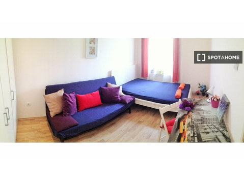 Pokój do wynajęcia w 7-pokojowym mieszkaniu w Budapeszcie - Do wynajęcia