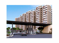 Gated community Apartments and Penthouses in Zirakpur - குடியிருப்புகள் 
