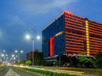 Discover the Best Commercial Office Spaces in Ahmedabad - 사무실/상점