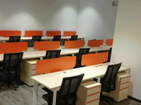 Conduct your meetings and Conferences at ease with Golden Sq - Uffici/Locali Commerciali