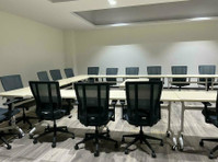 Conduct your meetings and Conferences at ease with Golden Sq - Oficinas