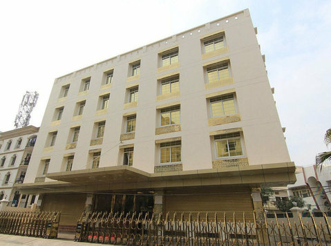 Best Hotel in Hazratganj Lucknow|hotel Galaxy Grand - Квартиры