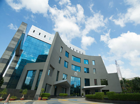 Office Space in Greater Noida Expressway – A Prime Business - Office / Commercial