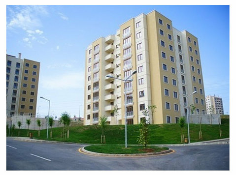 Buy Property in Greater Noida West - Lägenheter