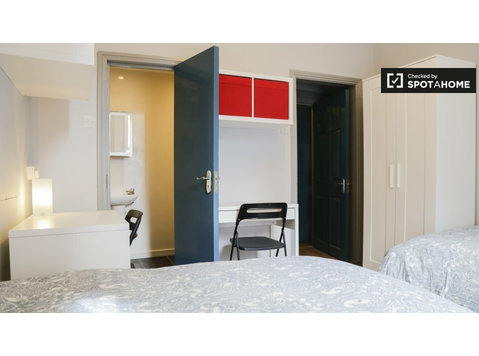 Bed for rent in 6-bedroom house in Phibsborough - Kiadó