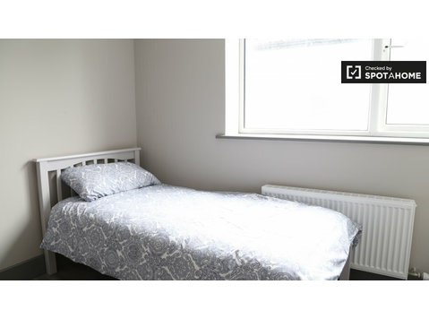 Bett zur Miete im Zimmer in 4-Zimmer-Wohnung in Whitehall - Zu Vermieten