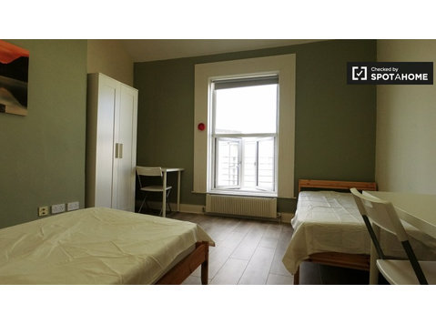 Bed in a shared room  for rent in Phibsborough, Dublin -  வாடகைக்கு 
