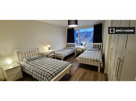Bed in a triple room for rent in Dublin - เพื่อให้เช่า