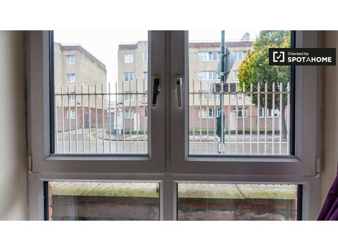 Lit dans une chambre double dans un appartement de 2… - À louer