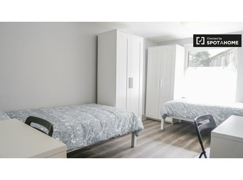 Bed in twin room for rent in 6-bedroom house in Phibsborough - Te Huur